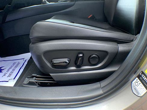 Certified 2022 Lexus UX 200 w/ Accessory Package (Z2) FWD image 12