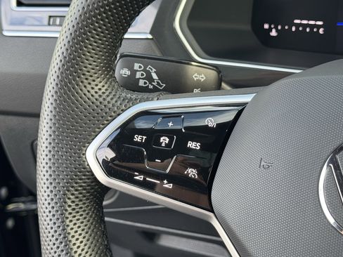 Certified 2024 Volkswagen Tiguan SE R-Line image 21