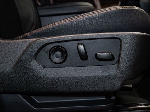 Used 2023 GMC Sierra 1500 AT4 w/ Technology Package image 29