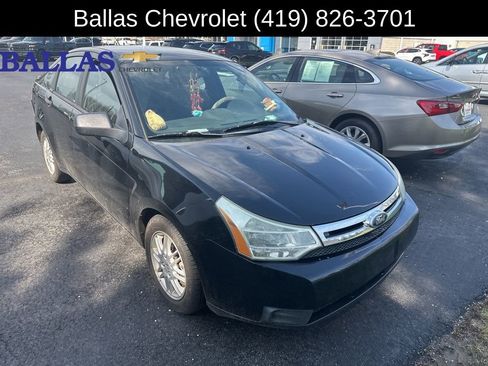 Used 2010 Ford Focus SE image 2