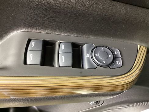 Used 2017 GMC Acadia SLE image 17