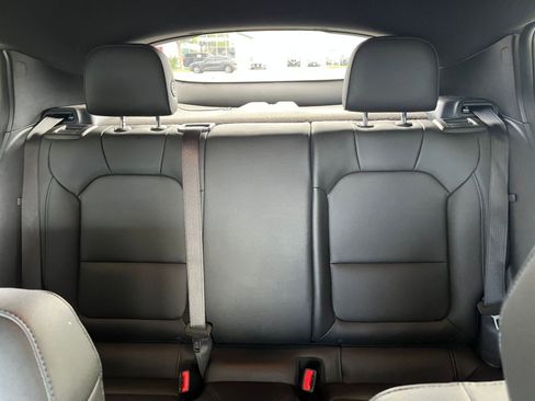 Used 2025 Buick Envista Sport Touring image 38