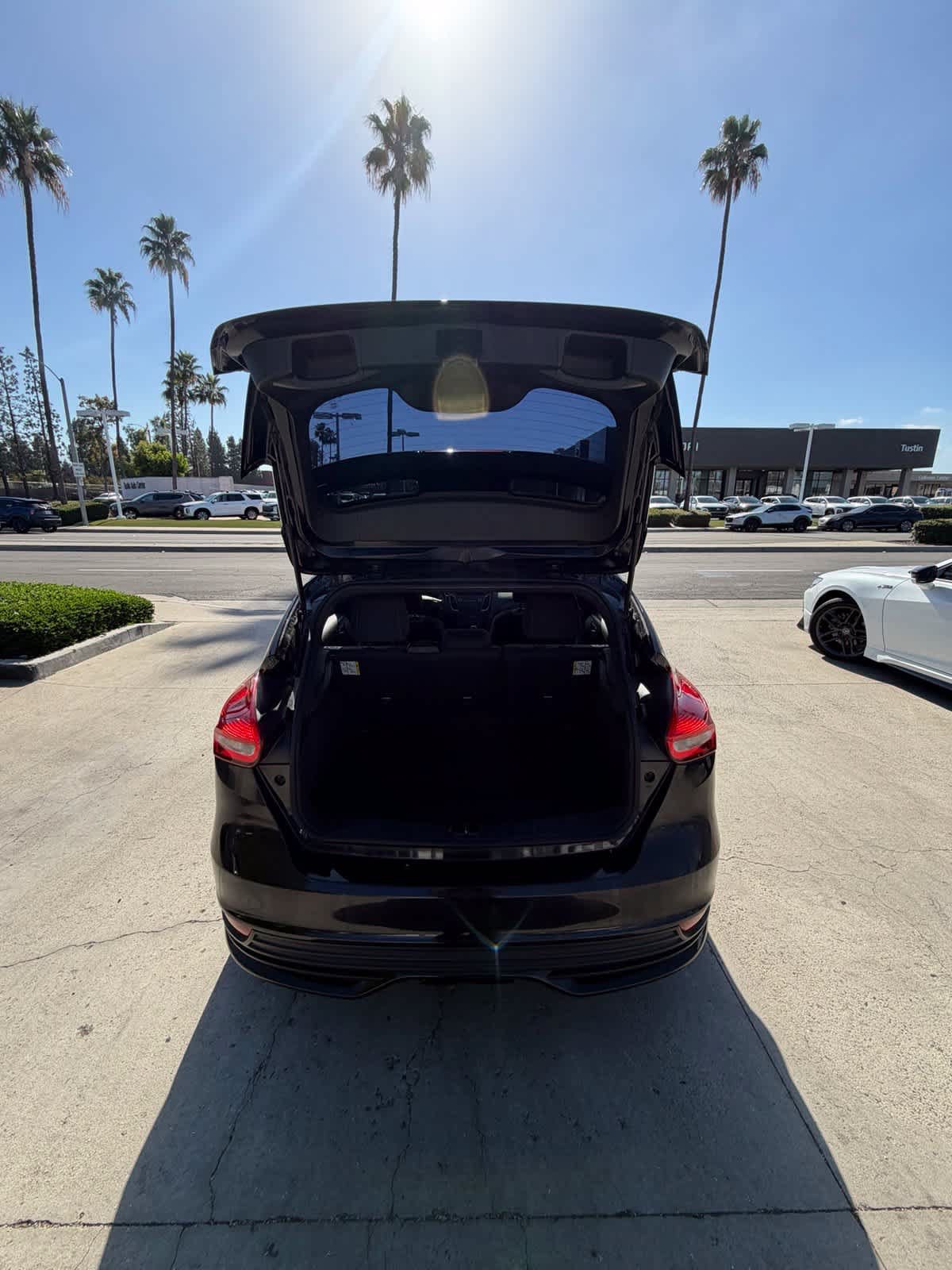 Used 2018 Ford Focus ST FWD image 8