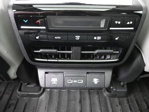 Used 2023 Acura MDX SH-AWD w/ Advance Package image 14