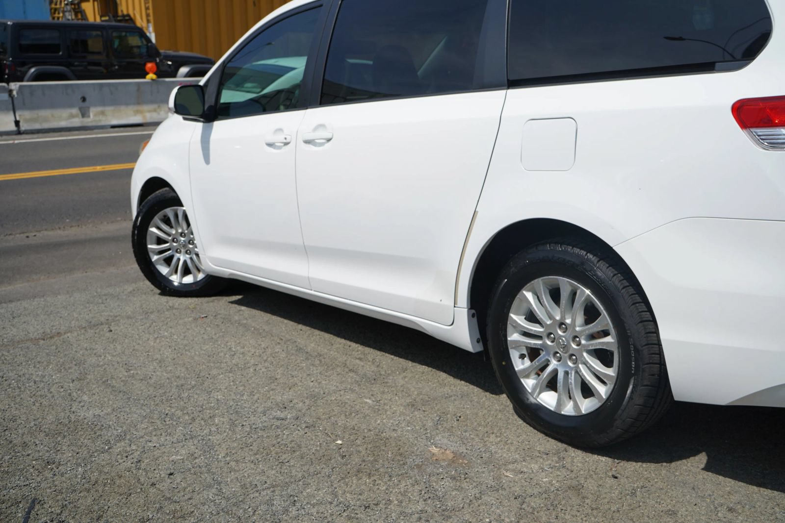 Used 2012 Toyota Sienna XLE FWD image 5