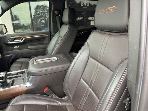 Used 2022 Chevrolet Silverado 1500 High Country w/ High Country Premium Package image 3