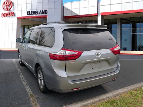 Used 2017 Toyota Sienna LE image 5