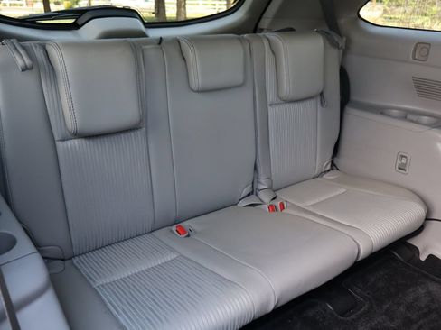 Used 2017 Toyota Highlander Plus w/ Carpet Mat Package AWD/4WD image 22