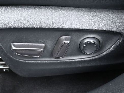 Used 2022 Toyota Highlander XLE image 11