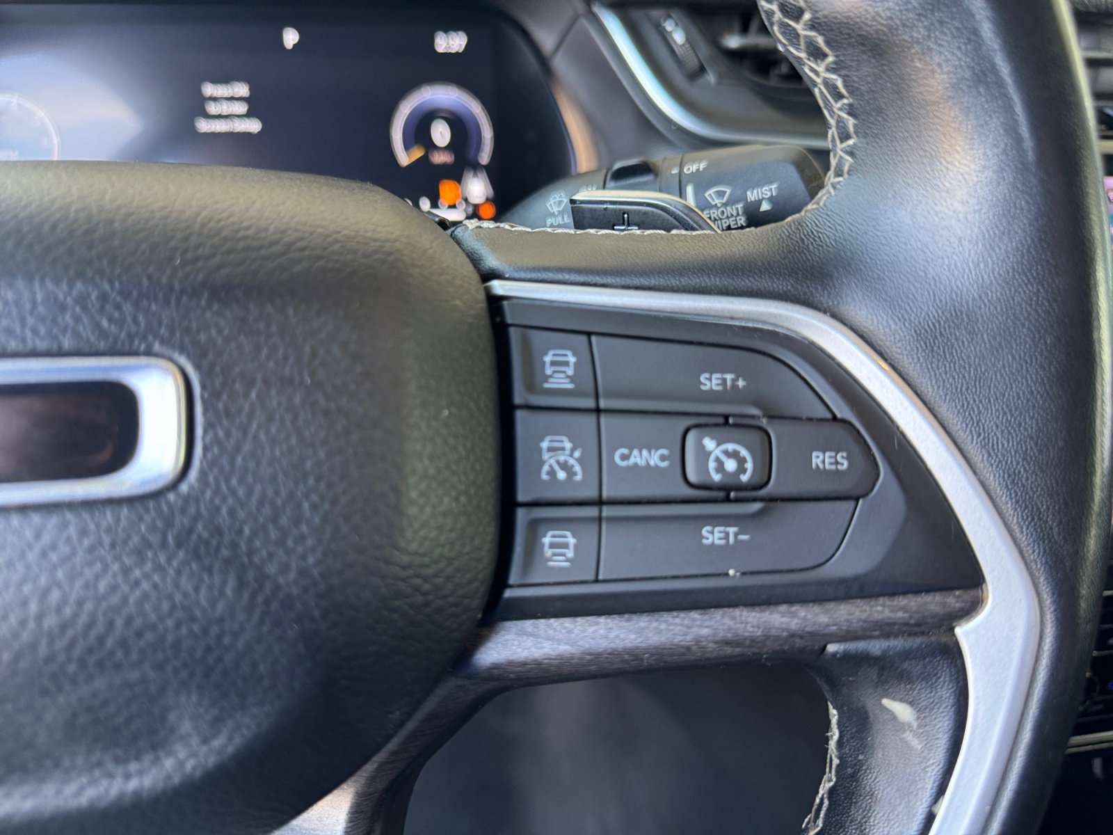 Used 2022 Jeep Grand Cherokee L Limited AWD/4WD image 17