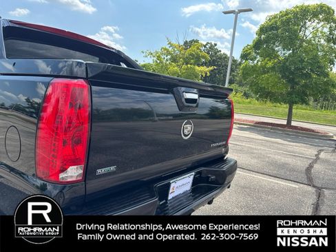 Used 2011 Cadillac Escalade EXT Premium AWD/4WD image 4