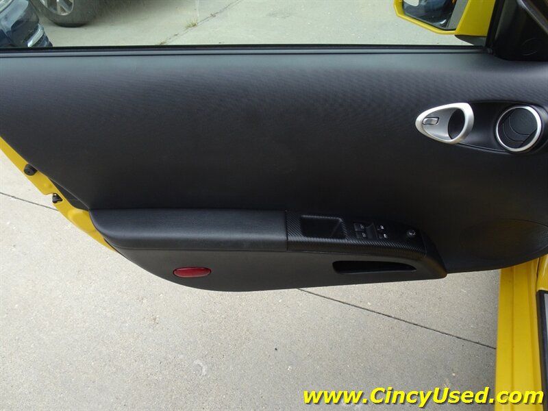 Used 2005 Nissan 350Z Enthusiast RWD image 30
