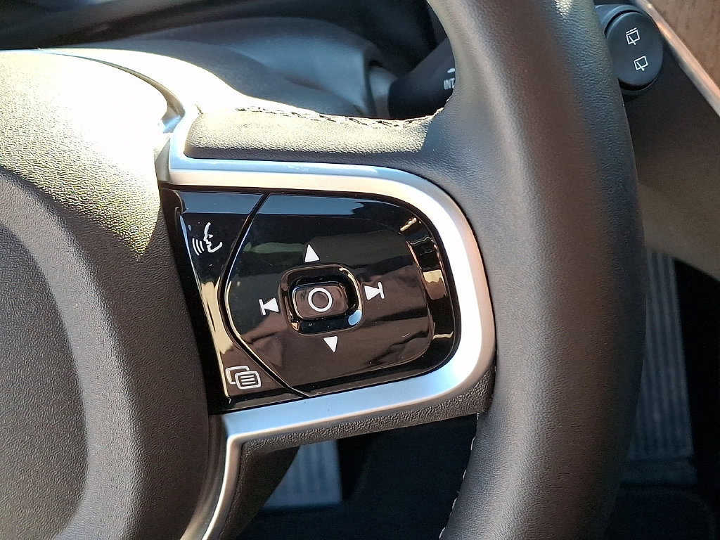 Certified 2026 Volvo XC60 B5 Core AWD/4WD image 24