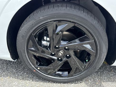 New 2026 Hyundai Elantra SEL Sport FWD image 9