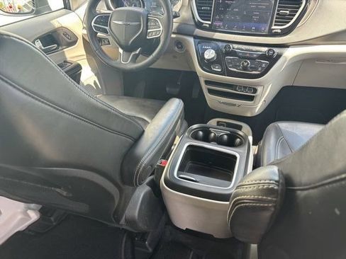 Used 2023 Chrysler Pacifica Touring-L FWD image 35
