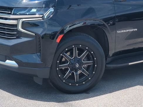 Used 2022 Chevrolet Suburban LT AWD/4WD image 2