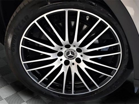 Used 2024 Mercedes-Benz GLC 300 4MATIC image 14