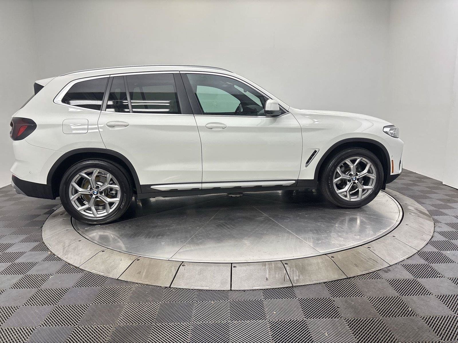 Used 2023 BMW X3 xDrive30i w/ Convenience Package AWD/4WD image 17