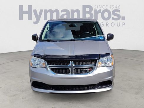 Used 2018 Dodge Grand Caravan SE w/ UConnect Hands-Free Group FWD image 8
