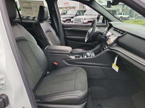 New 2026 Jeep Grand Cherokee Altitude RWD image 12
