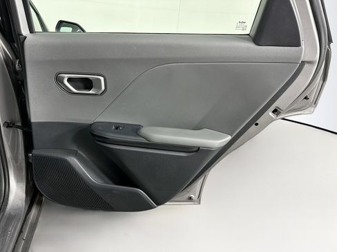 Used 2025 Kia K4 LXS image 28