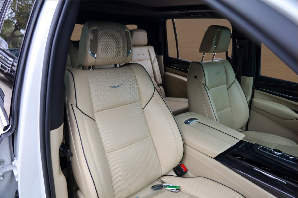 Used 2021 Cadillac Escalade ESV Premium Luxury w/ Performance Package RWD image 32