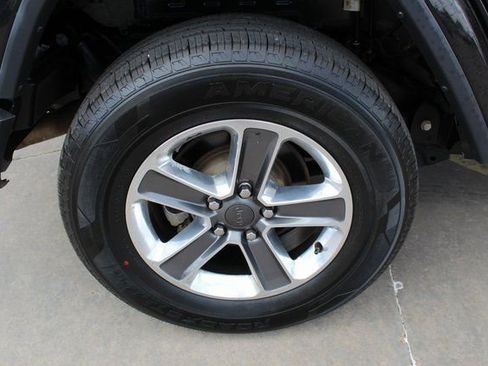 Used 2020 Jeep Wrangler Unlimited Sahara image 22