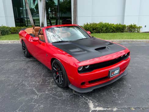 Used 2015 Dodge Challenger SRT Hellcat image 15