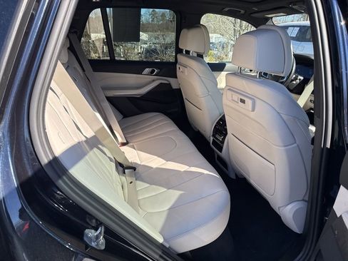 Used 2022 BMW X5 xDrive40i w/ M Sport Package image 15