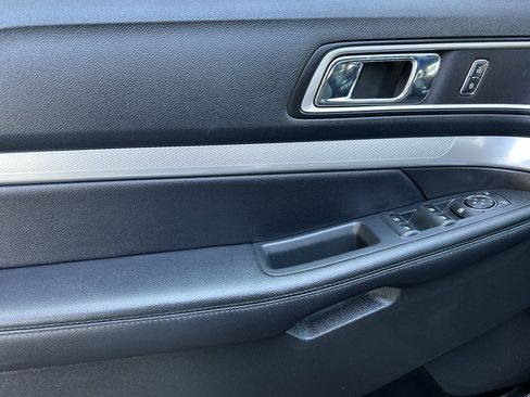 Used 2016 Ford Explorer XLT w/ Equipment Group 201A image 11