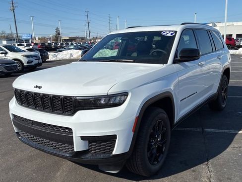 Used 2025 Jeep Grand Cherokee L Altitude image 1