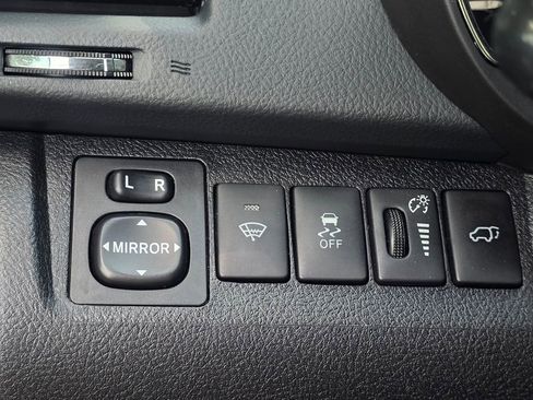 Used 2013 Toyota Highlander Limited AWD/4WD image 31