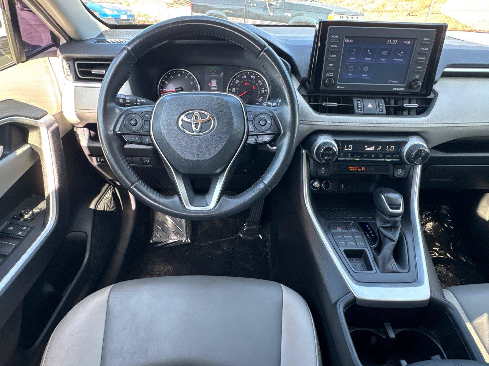 Used 2022 Toyota RAV4 XLE Premium w/ Carpet Mat Package (TMS) AWD/4WD image 22