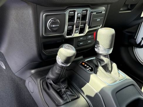 New 2026 Jeep Gladiator Sport AWD/4WD image 22