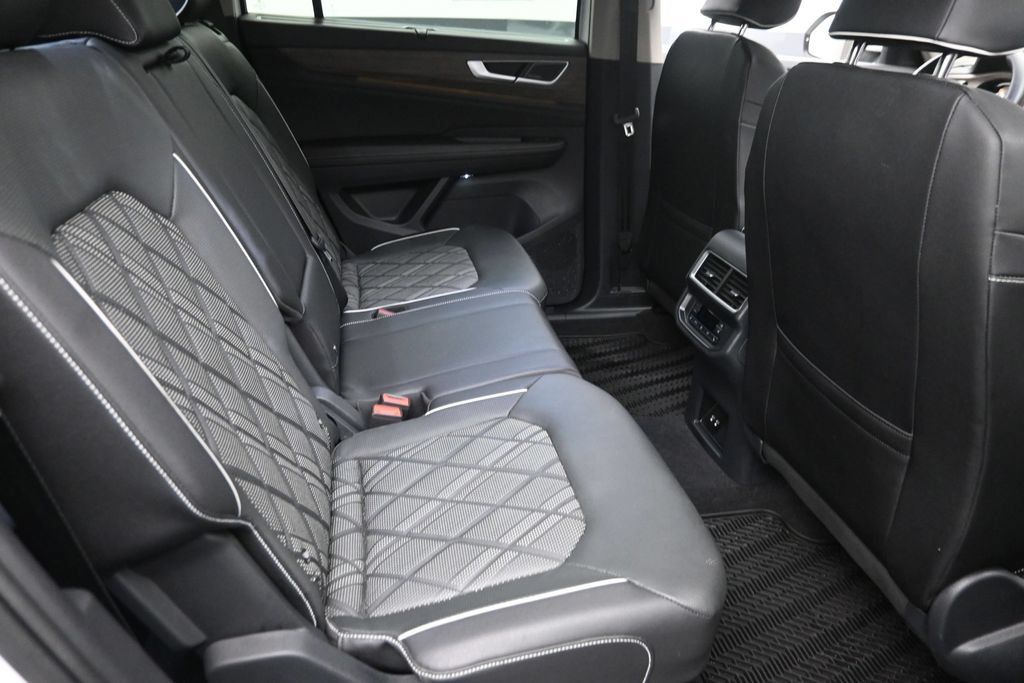 Used 2025 Volkswagen Atlas SEL Premium R-Line AWD/4WD image 10