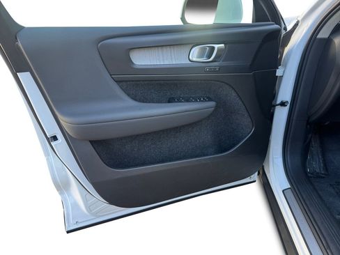 Certified 2025 Volvo XC40 B5 Core image 10