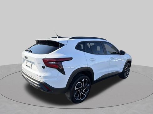Used 2024 Chevrolet Trax RS FWD image 13