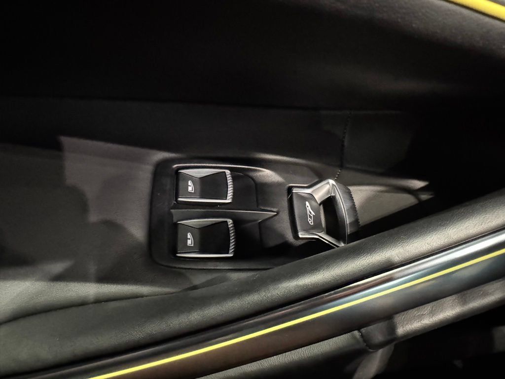 Used 2023 McLaren Artura RWD image 13