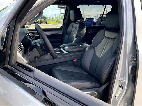 New 2026 Jeep Grand Wagoneer L Limited AWD/4WD image 9