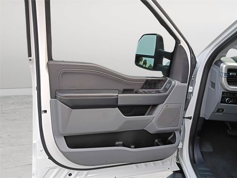 Used 2023 Ford F250 XLT w/ XLT Premium Package AWD/4WD image 9