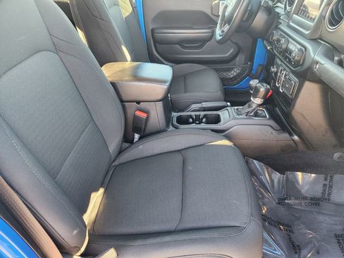 Used 2021 Jeep Gladiator Willys image 12