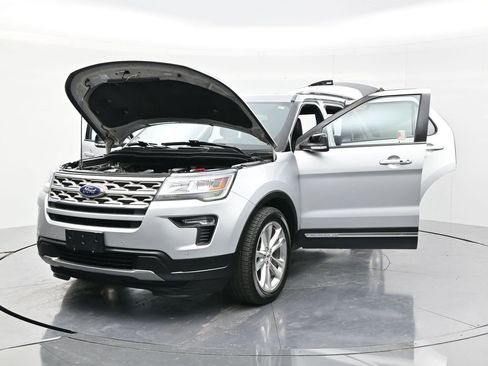 Used 2018 Ford Explorer XLT w/ Equipment Group 202A AWD/4WD image 57