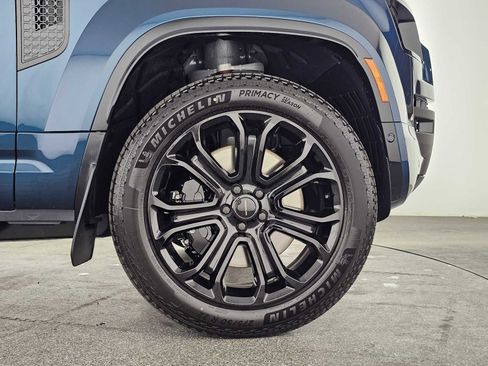 New 2026 Land Rover Defender 110 OCTA image 9