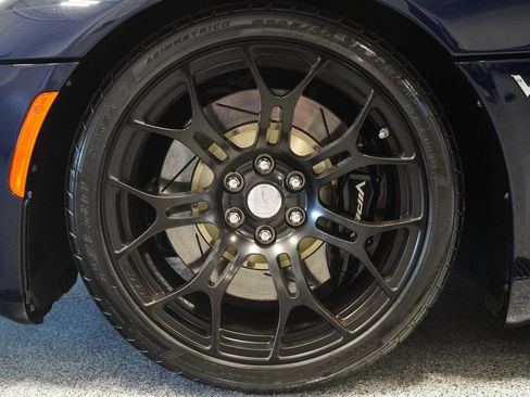 Used 2017 Dodge Viper GTC w/ GTS Interior Package RWD image 8