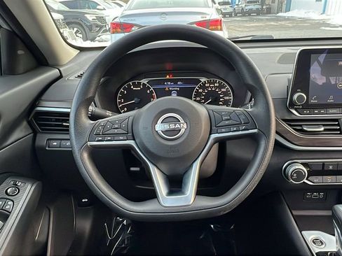Used 2024 Nissan Altima 2.5 SV image 21