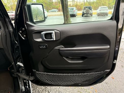 Used 2021 Jeep Wrangler Unlimited Rubicon w/ Xtreme Recon 35" Tire Package image 20