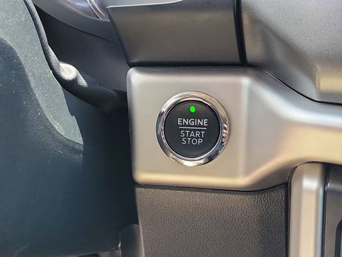 Used 2024 Ford Expedition XLT AWD/4WD image 29