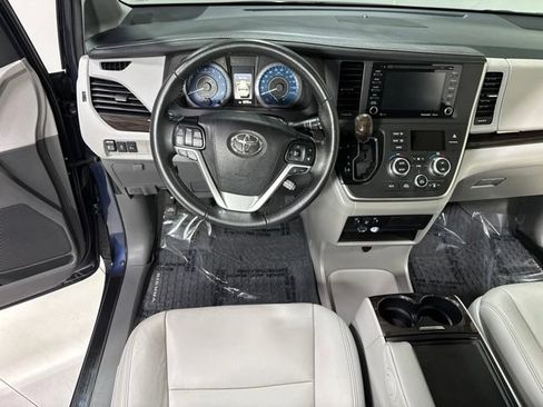 Used 2020 Toyota Sienna XLE AWD/4WD image 20
