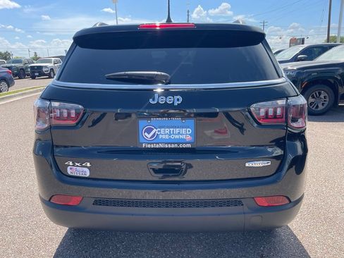 Used 2025 Jeep Compass Latitude AWD/4WD image 6