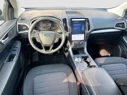Used 2021 Ford Edge SE image 18